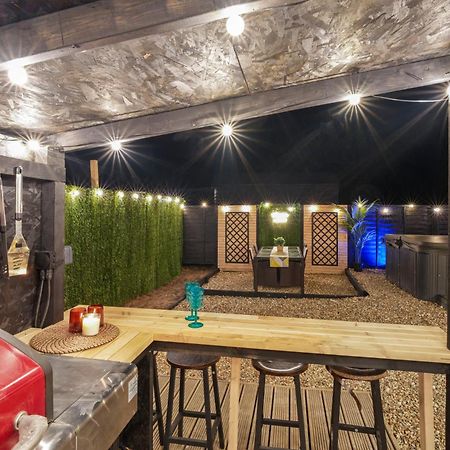 The Lodge At The Outside Inn Mountfield 外观 照片